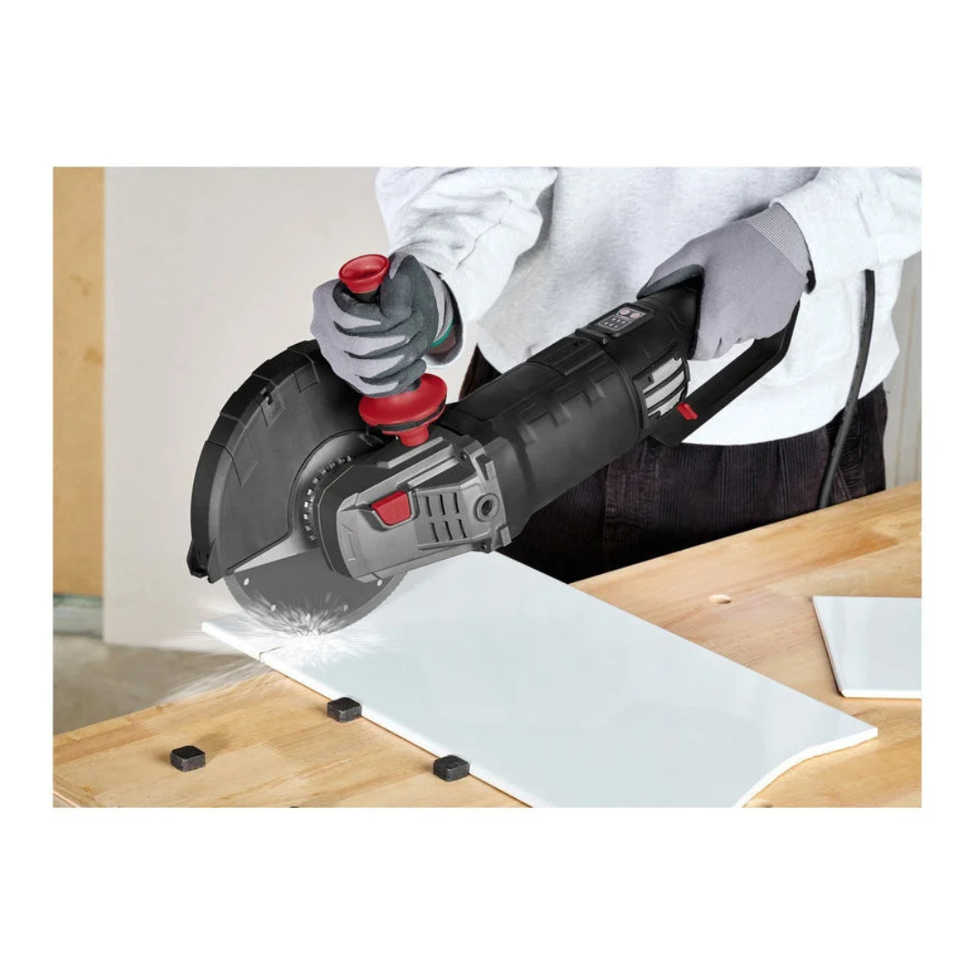 PARKSIDE PERFORMANCE® Smerigliatrice angolare PPWS 230 A1 - In uso su piastrelle